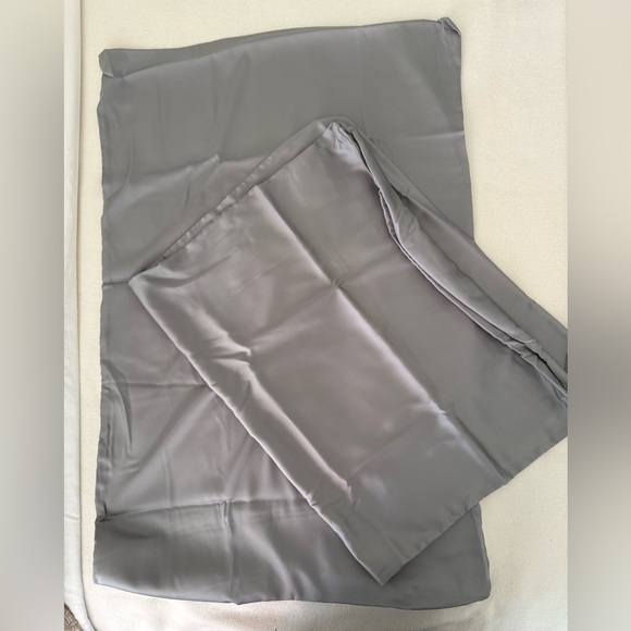 Luxurious silk Gray/silver Pillowcase Set size queen - Picture 8 of 12